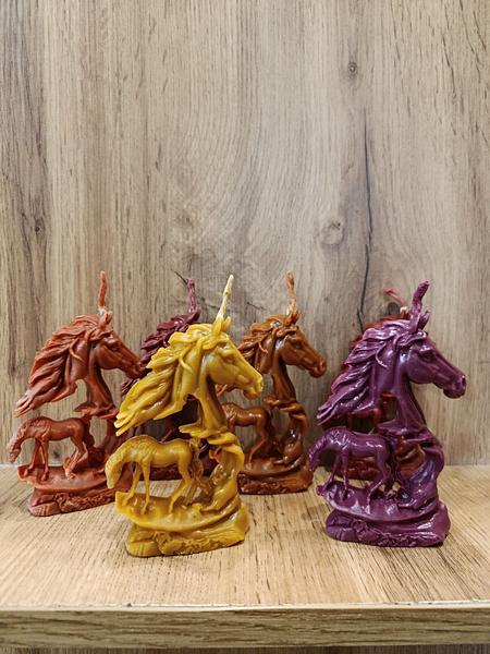 Кольорові воскові свічки - коні зображення