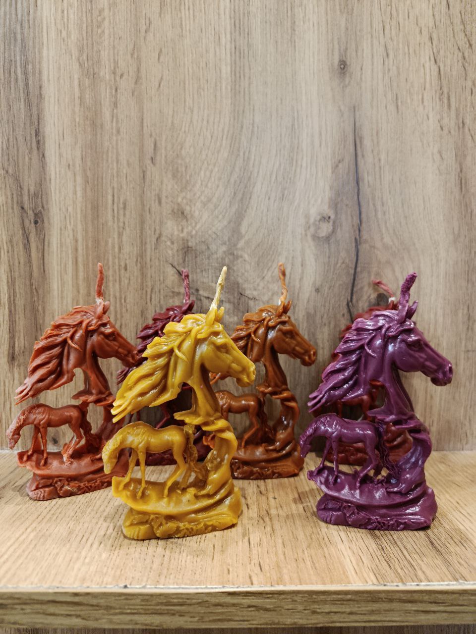 Кольорові воскові свічки - коні