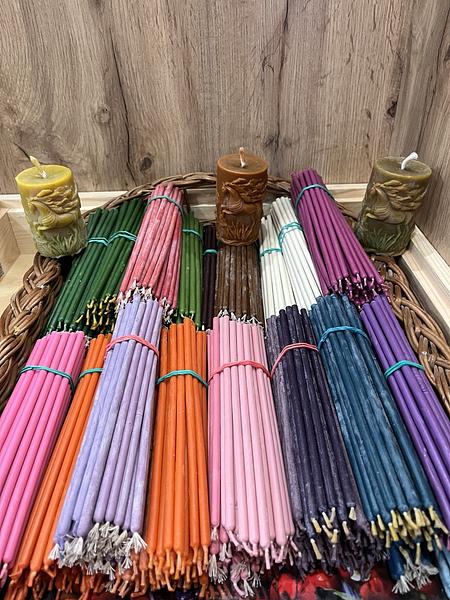 Каждый цвет свечи имеет свою уникальную символику зображення