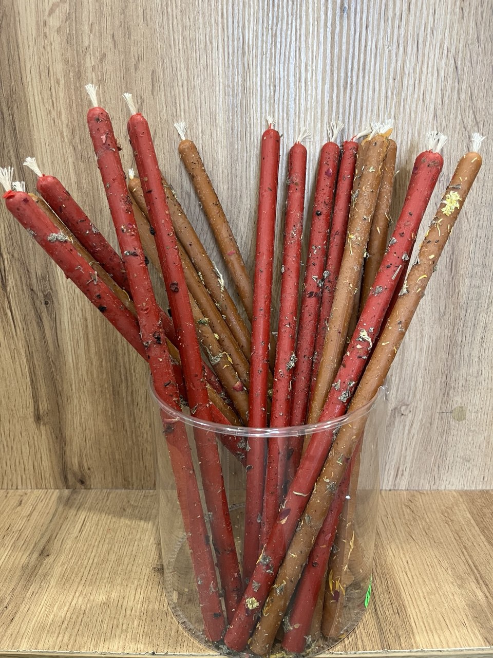 Кольорові воскові свічки – з травами