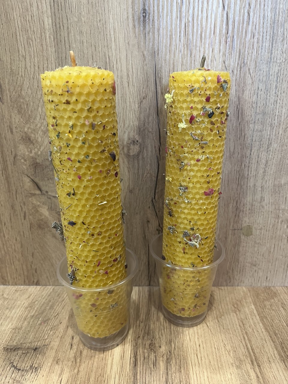 Кольорові воскові свічки з вощіни