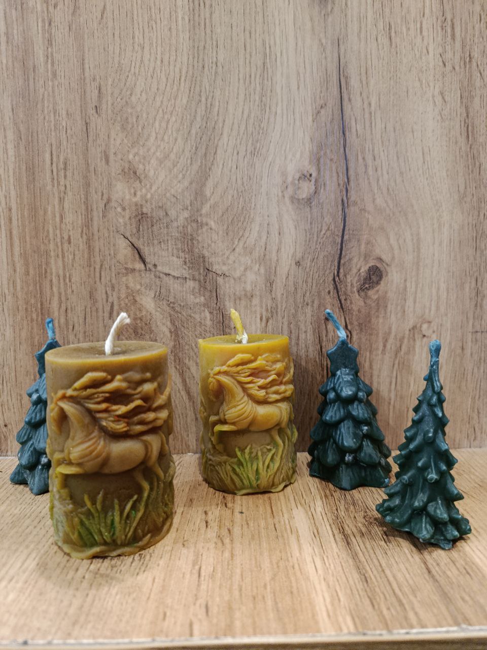 Кольорові воскові свічки - коні