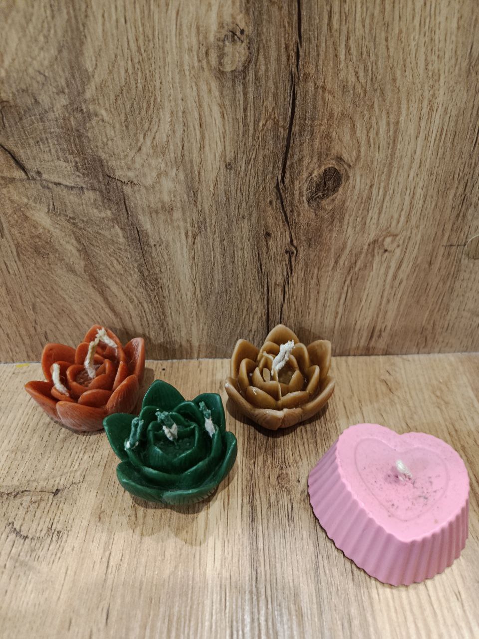 Кольорові воскові свічки - лотос