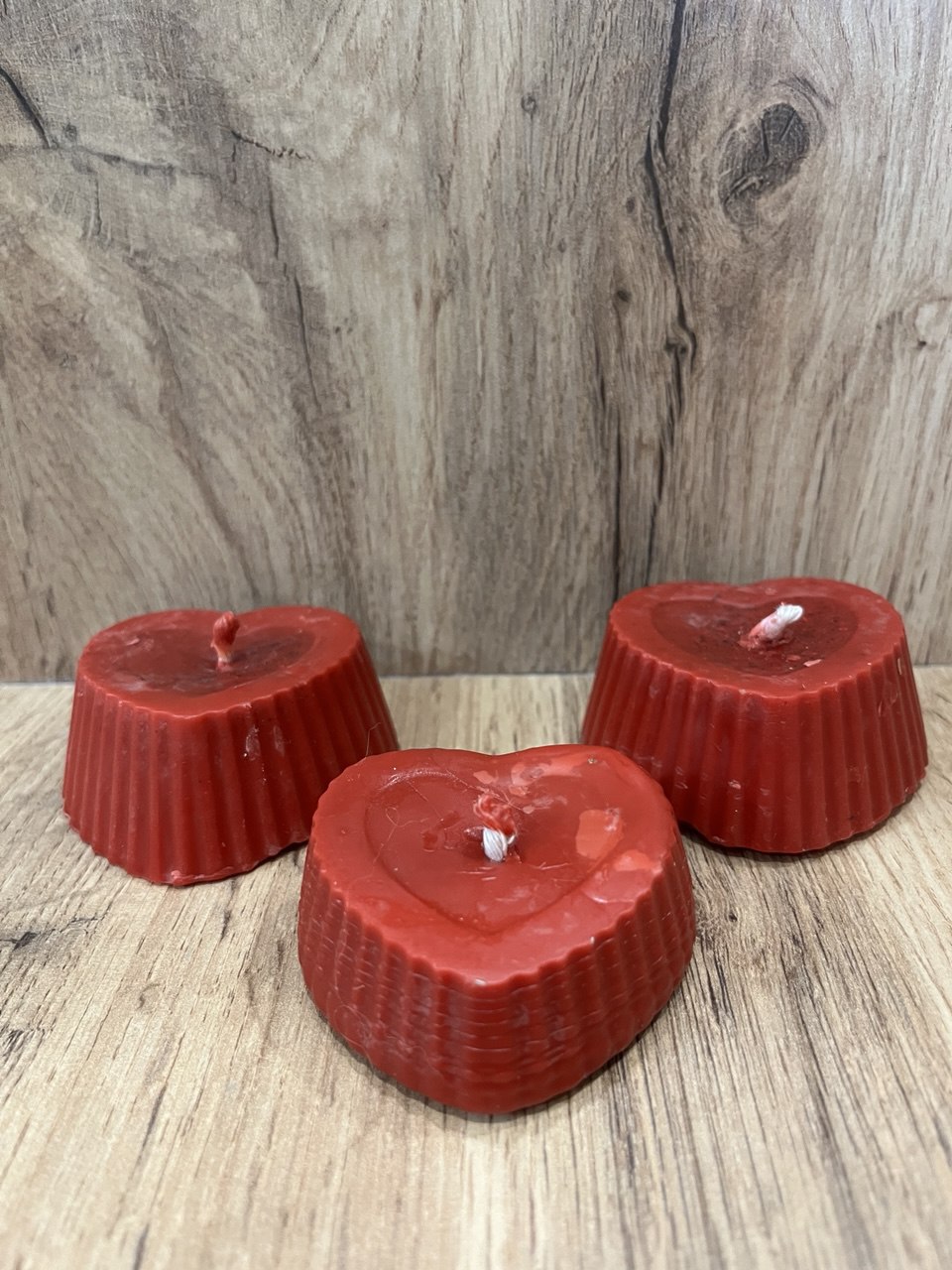 Кольорові воскові свічки – серця