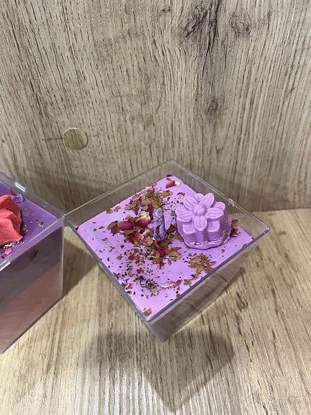 Кольорові воскові свічки в стакані зображення